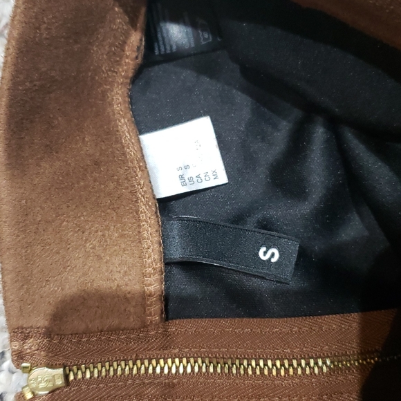 H&M Skirt - Picture 2 of 3